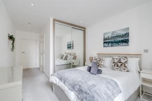 Battersea 2-Bed Apt Sleeps 4 with WiFi