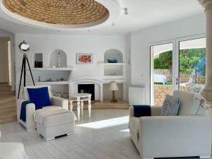 Large luxurious villa full of charm