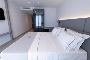White Amfora Hotel