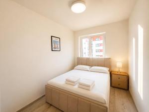 Newly Built Apartment with Free Parking & Balcony