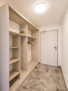 Newly Built Apartment with Free Parking & Balcony