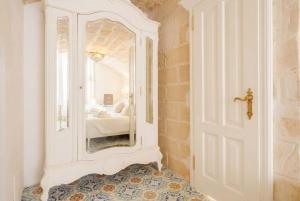 Casa Reale-Romantic Suite with Bath Tub in Old Town