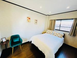 Family, group, 13 people, Namba, Shinsaibashi, Kuromon Market, Tsutenkaku, Umeda, Universal Studios, convenient transportation in the city and airport
