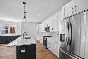 Luxury Top-Floor 3BR Condo with Pool, Just 2 Blocks from the Beach!