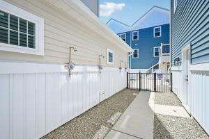 Luxury Top-Floor 3BR Condo with Pool, Just 2 Blocks from the Beach!