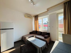 SUNNY HOUSE 102 One Bedroom Apartment