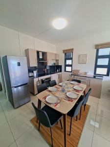 Freesia 4 Apartment Pool 3 min walk to beach and shops
