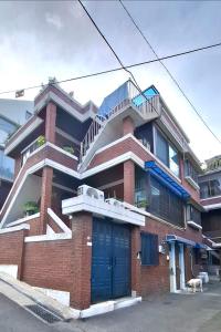 Modern 2BR in Haebangchon, Near Itaewon, Seoul Holiday Stay