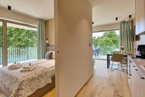 Golden Hour Apartments-Greeneri 22