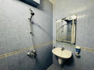 SUNNY HAUSE 106 One Bedroom Apartment