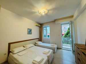 SUNNY HAUSE 106 One Bedroom Apartment