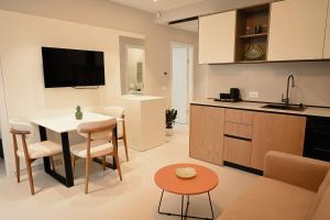 Luxury Apartment with Shared Pools - Evianamar II
