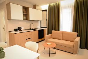 Luxury Apartment with Shared Pools - Evianamar II