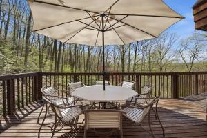 Beautiful A Frame Chalet with Grand Piano close to West Point Chalet Baby Friendly