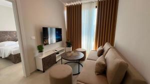 EA Palm Apartments