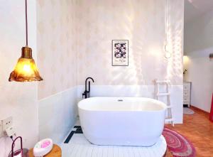 Apt MyKheBeach I HanMarket I Bathtub I Kitchen I Washer & Dryer