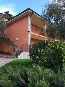 Tonini Apartments Lake View 2