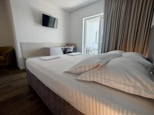 VILLA CALA, Hotel Rooms&Apartments