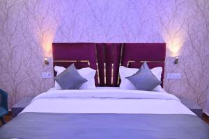 HOTEL RAAS PLAZa
