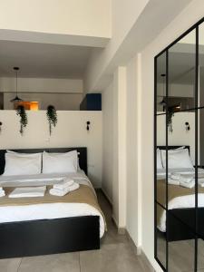 Aelis Suites in Psyrri - Rooftop Access & Acropolis View
