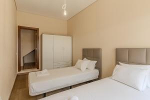#392 Spacious 4BR Villa in Albufeira Shared Pool