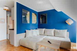 Quiet Courtyard Altstadt Suite - 2BR, Lift & Free Parking by HERO HOMES Graz