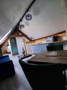 Chez Cosette, studio