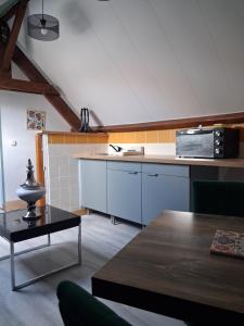 Chez Cosette, studio