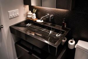 Stylish Yorkville Condo - Sleeps 3