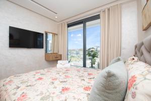 Superbe T3 avec Balcon Vue Mer - TGV, Corniche & City Mall - AC, WIFI, IPTV