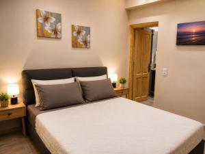 Elvira Boutique Suites - Elegant Studios near the Sea