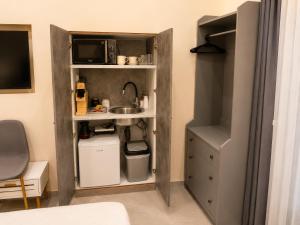 Elvira Boutique Suites - Elegant Studios near the Sea
