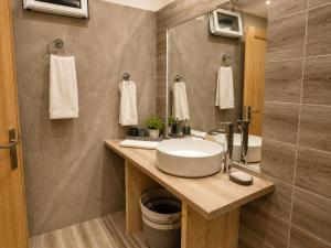 Elvira Boutique Suites - Elegant Studios near the Sea