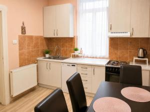 Retro and Mozaik apartman