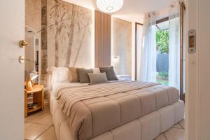 Luxury Garden Suite with Private Heated jacuzzi