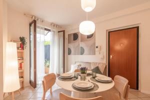 Luxury Garden Suite with Private Heated jacuzzi