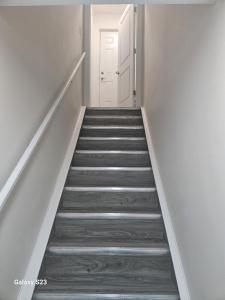 Cozy, newly built basement suite 12 km from YYC