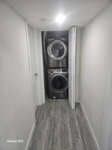 Cozy, newly built basement suite 12 km from YYC