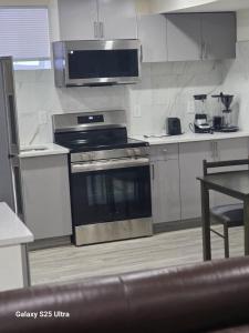 Cozy, newly built basement suite 12 km from YYC