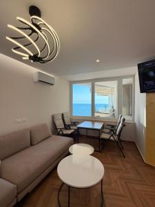 Golden Sunset Apartment