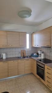 Elegant 2BR Apartment 5 Min Walk to Alimos Beach