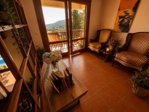 Escape to nature, a private villa with a unique lake view