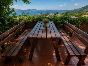 Escape to nature, a private villa with a unique lake view