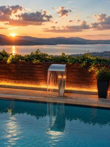 Escape to nature, a private villa with a unique lake view