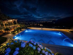 Escape to nature, a private villa with a unique lake view