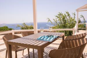 Eagles Nest Mykonos Suites & Apartments - Shared Pool & Jacuzzis