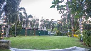 NEW 360 view Penthouse near alabang! 2B2B w Pool!