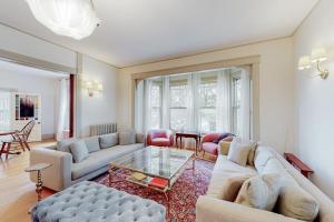 Beautiful home with Ping-Pong, fast WiFi & WD - walk to dining