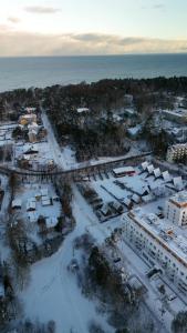 Słoneczny - baseny, sauny, jacuzzi, sala zabaw, do plaży 400m płaskie dojście
