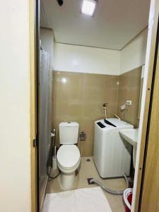MOA 1BR Condo with Pool View &balcony Staycation2